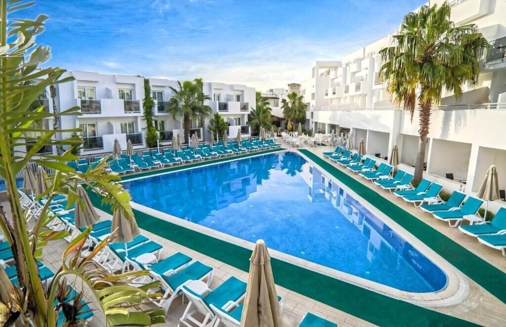 Фотографія Club Shark Hotel 4*