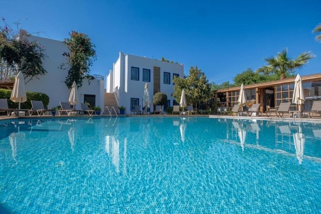 Готель Red Lion Bodrum 2*