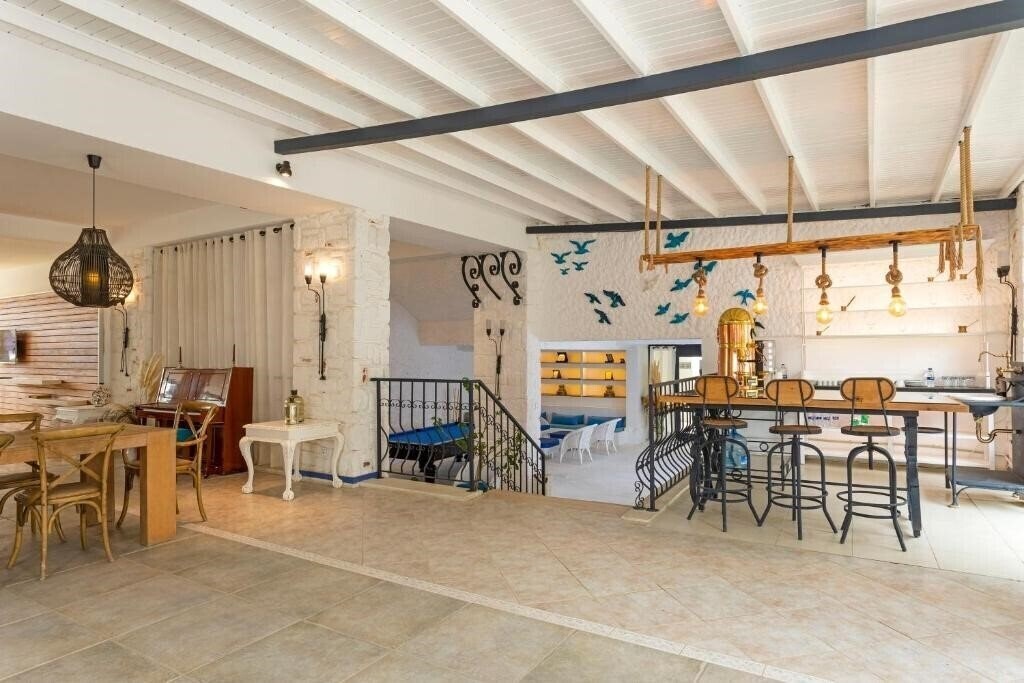 Изображение Charm Beach Hotel 4*
