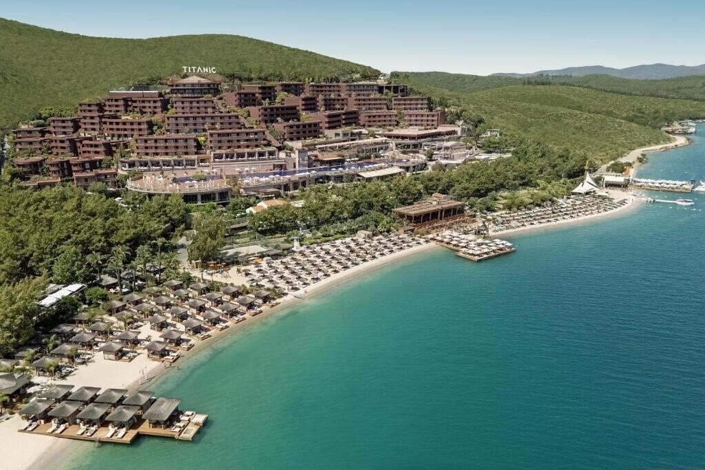 Отель Titanic Luxury Collection Bodrum 5*