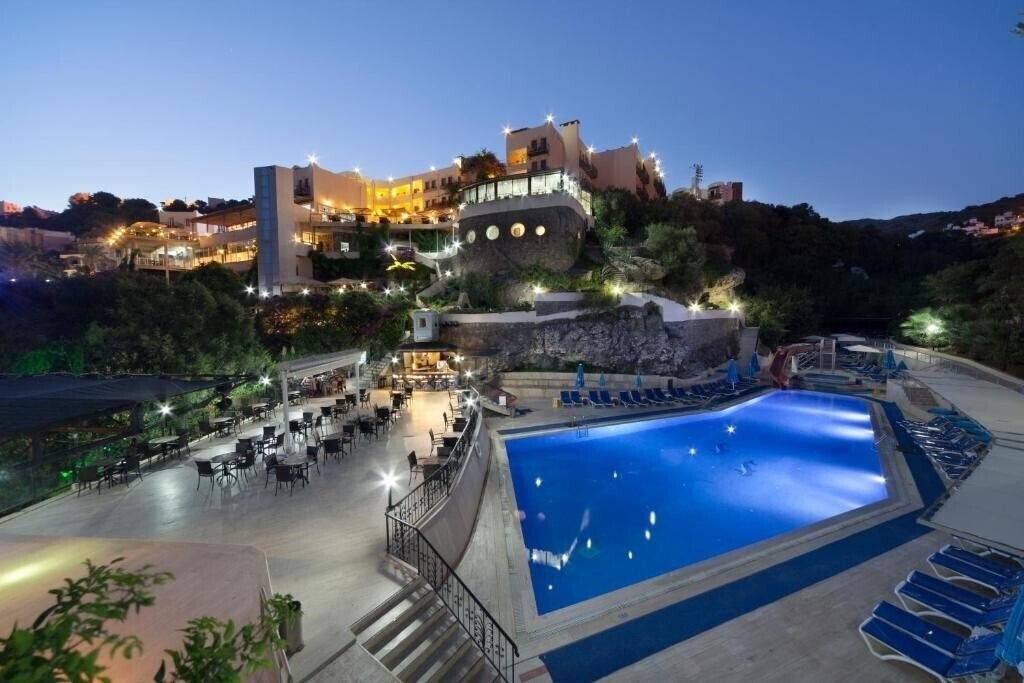 Готель Golden Age Crystal Bodrum 4*