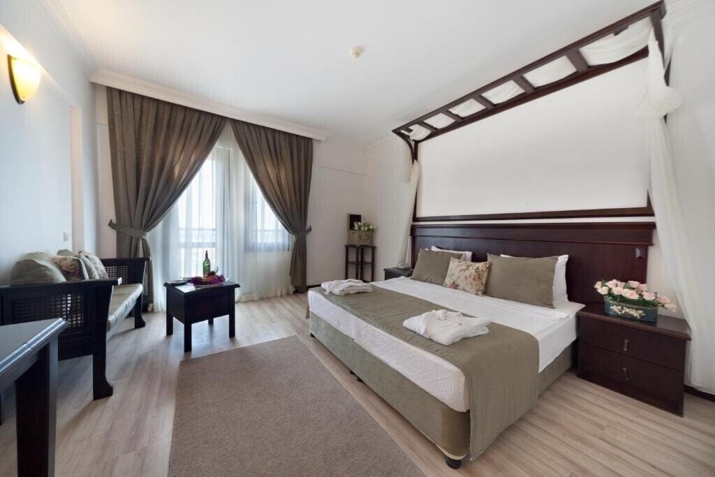 Фото Golden Age Crystal Bodrum 4*