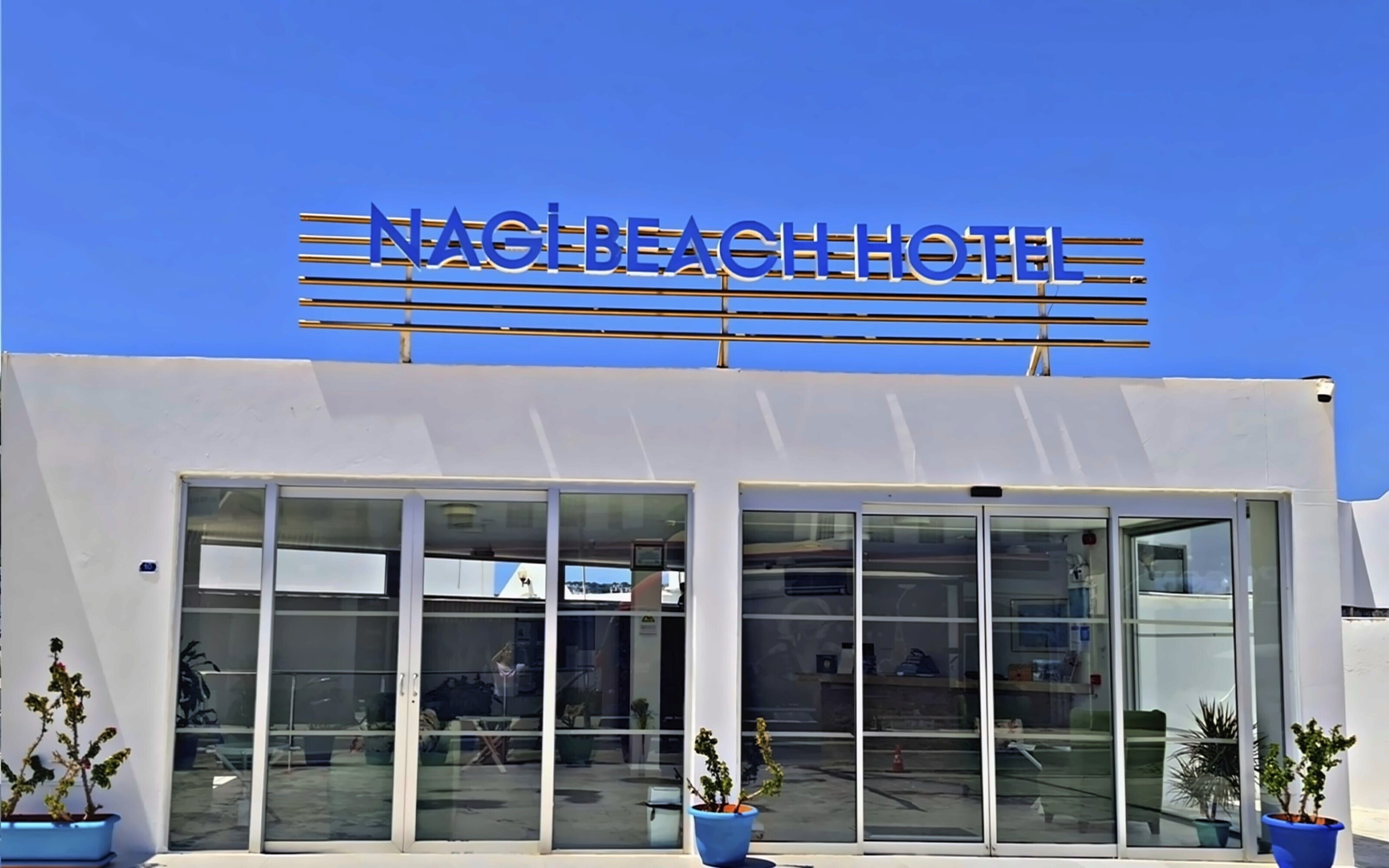 Готель Nagi Beach Hotel 3*