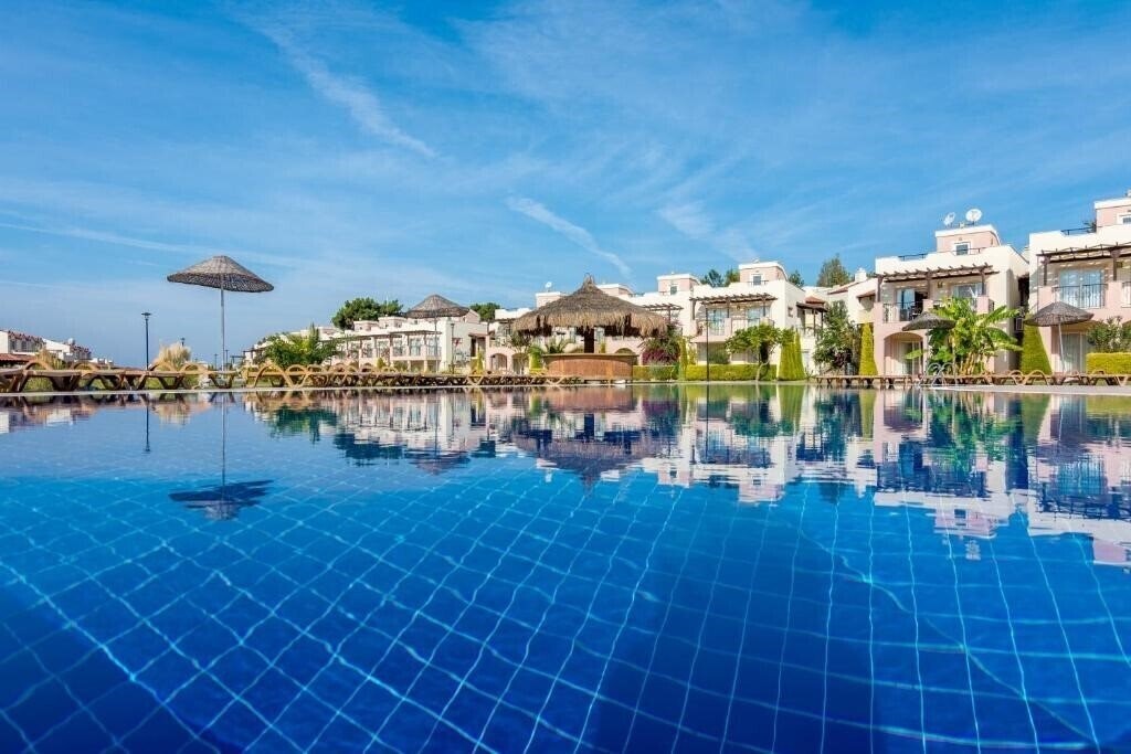 Готель Clc World Apollonium Spa & Beach Resort 4*