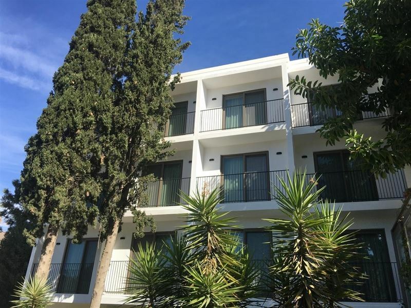 Отель Liv By Bellazure' Boutique 4*