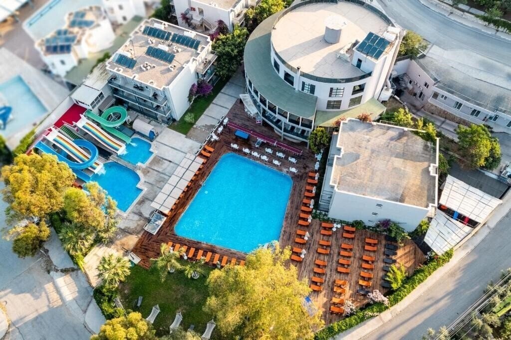 Отель Bodrum Beach Resort 4*
