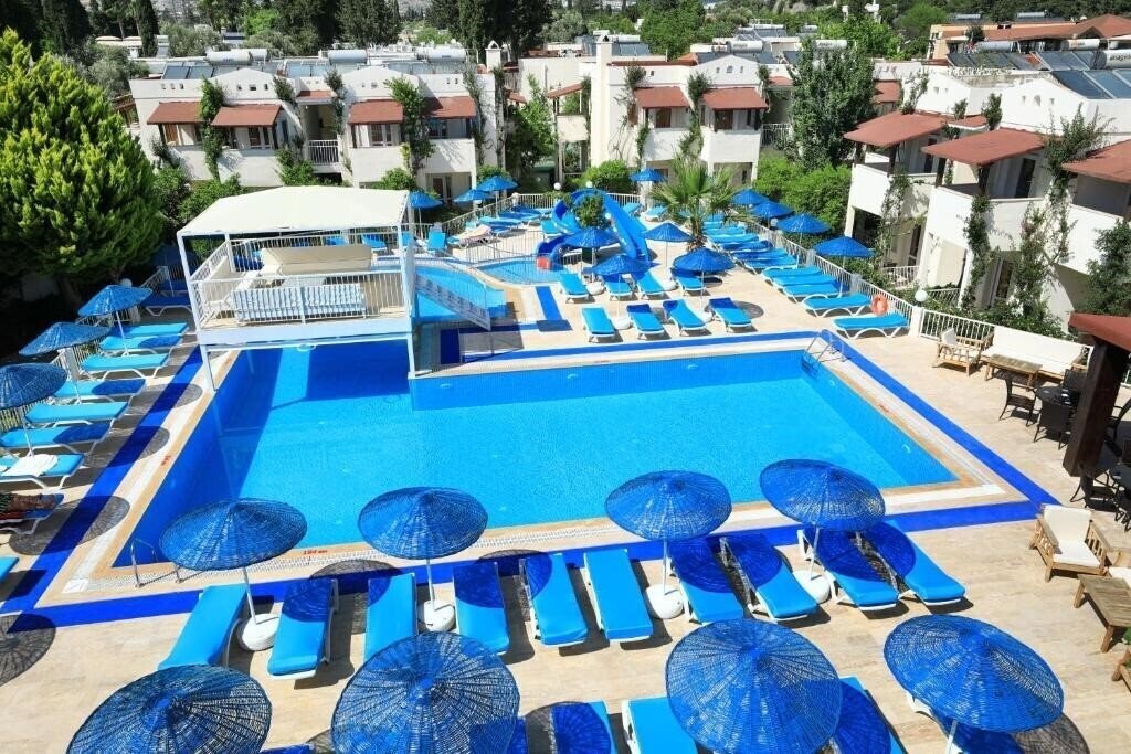 Фото Summer Garden Suites & Beach Hotel 3*