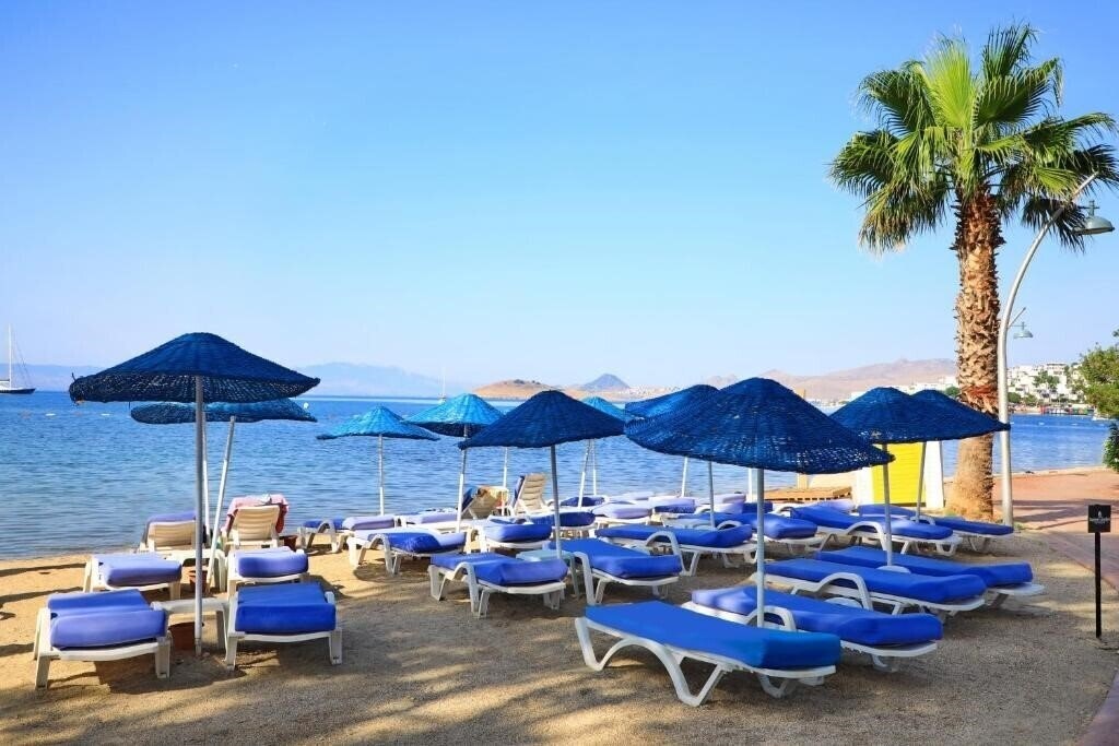 Картинка Summer Garden Suites & Beach Hotel 3*