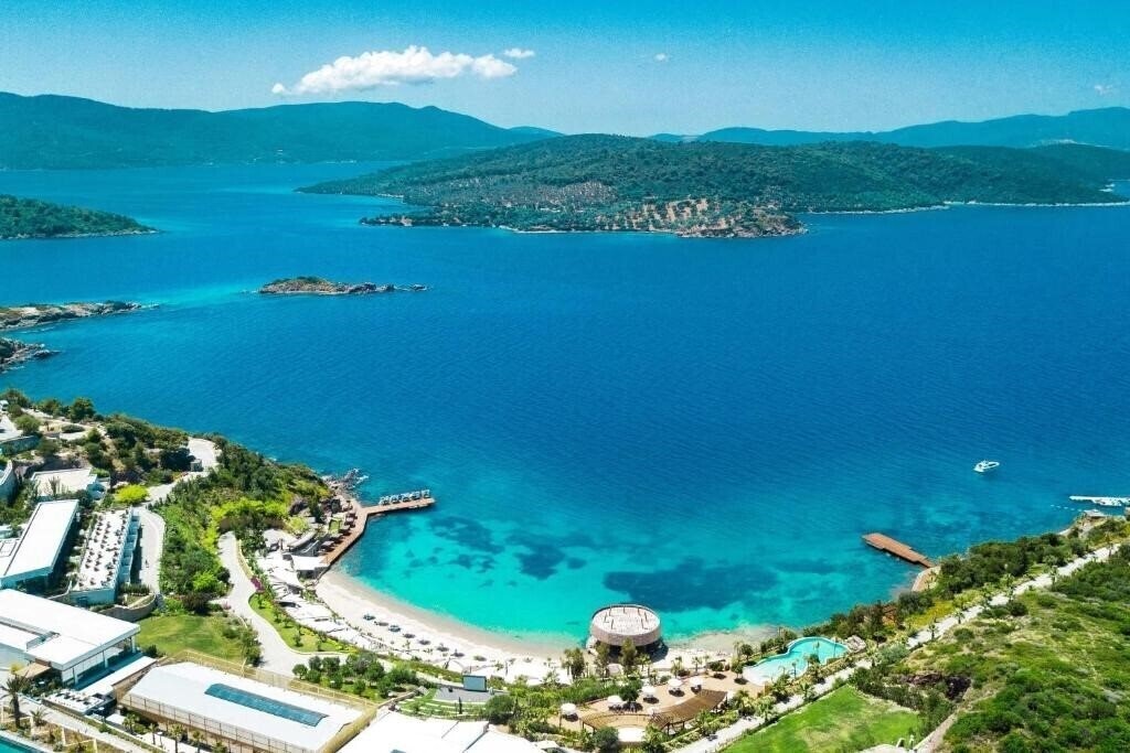Отель Le Meridien Bodrum Beach Resort 5*