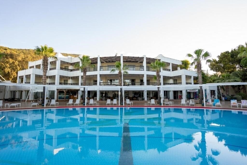 Готель Latanya Park Resort 4*