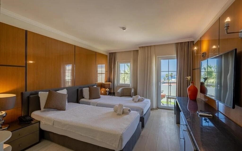 Фото Bodrum Golden Beach Hotel 4*
