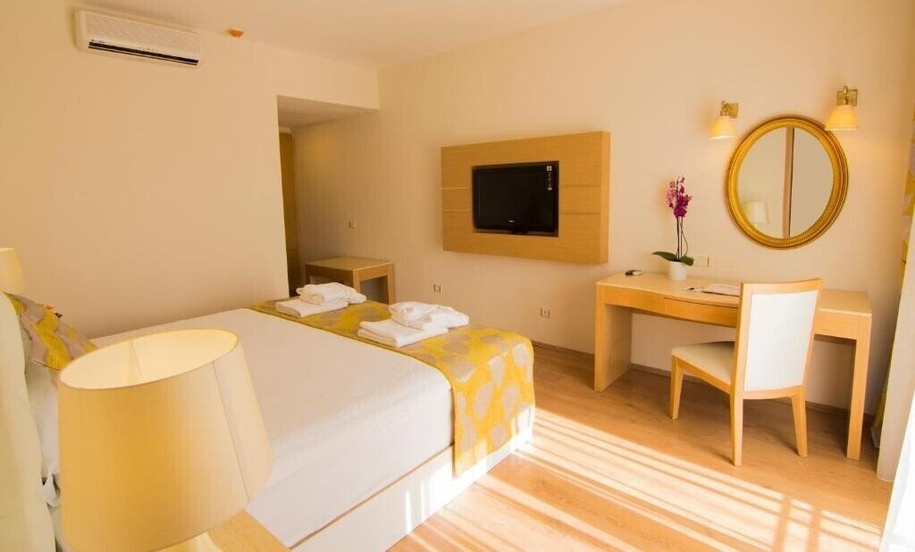 Фотография Ladonia Hotels Del Mare (ex. Ladonia Del Mare, Delmare Boutique Hotel, Cesars Suites Bodrum, Cesars Beach Hotel) 4*