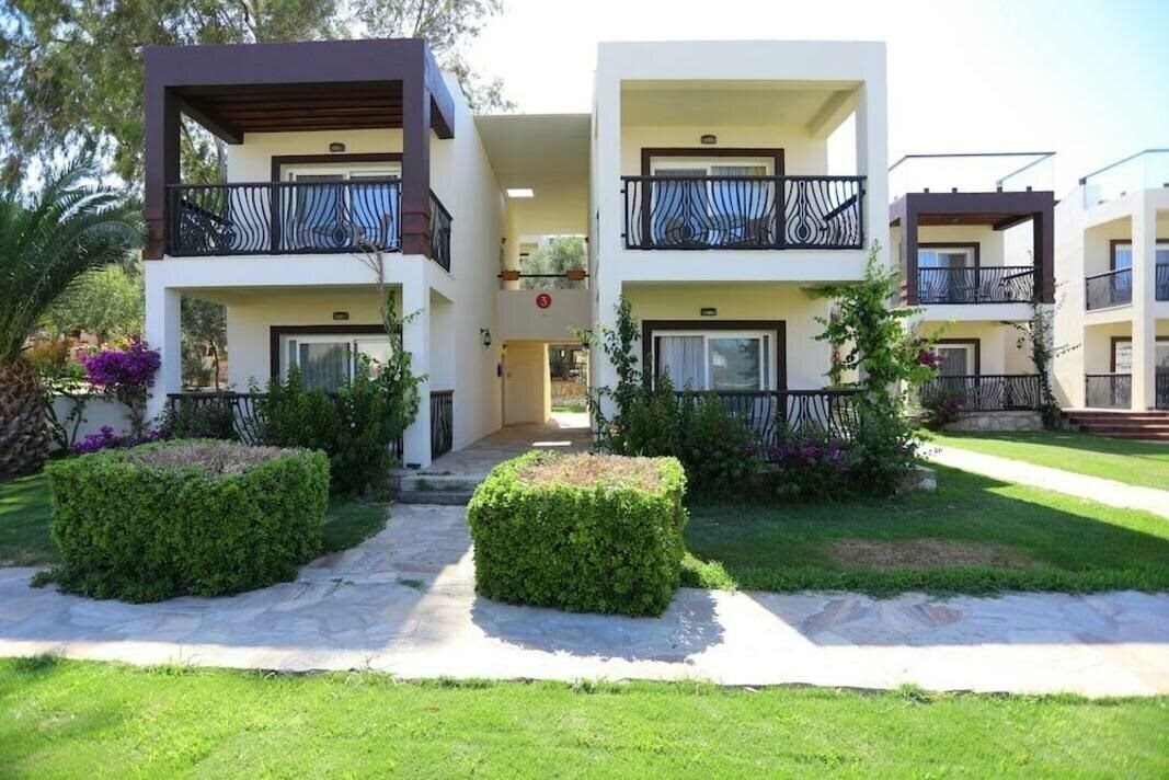 Готель Mi Casa Beach Hotel  Boutique 4*