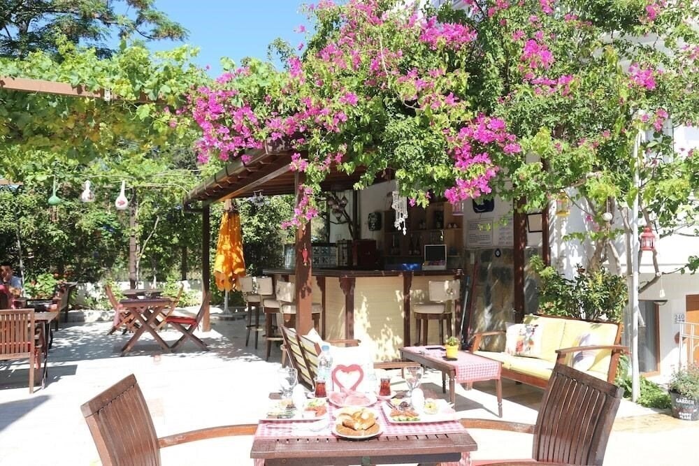 Фотографія Cavus Hotel & Apart (ex. Bitez Otel) 2*