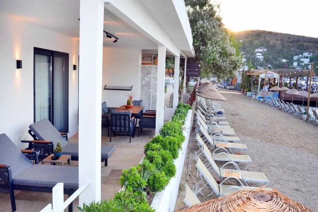 Отель Daphnis Hotel 4*