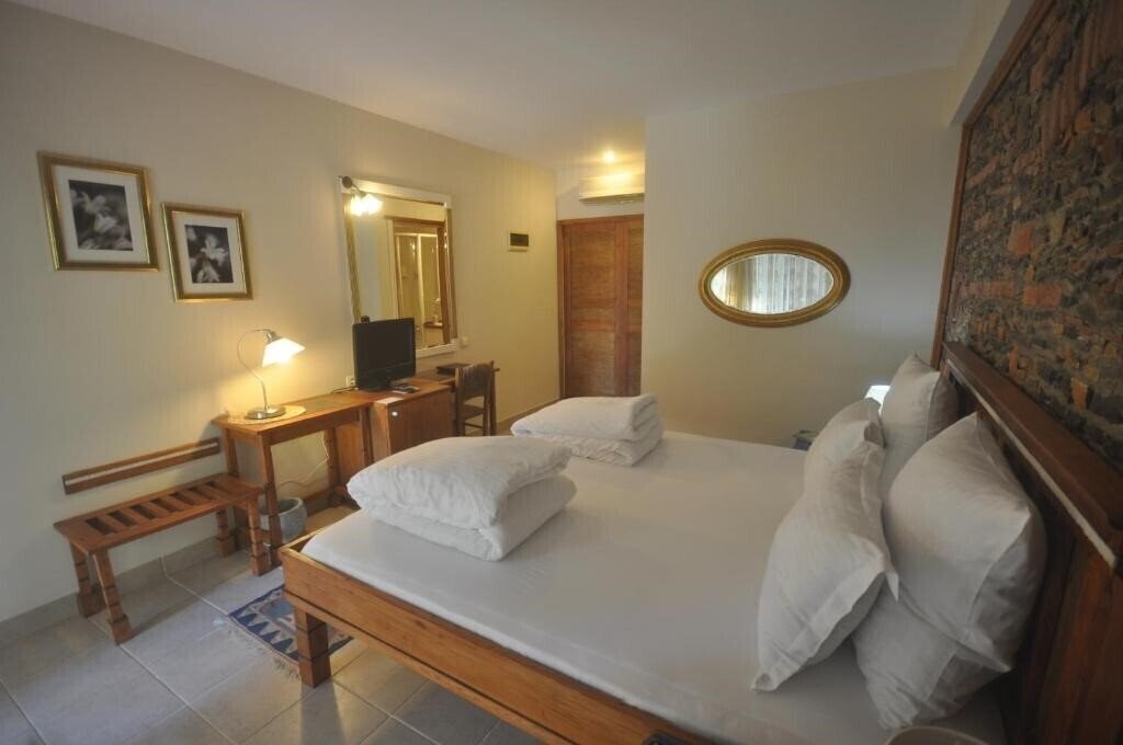 Фото El Vino Hotel & Suites 3*