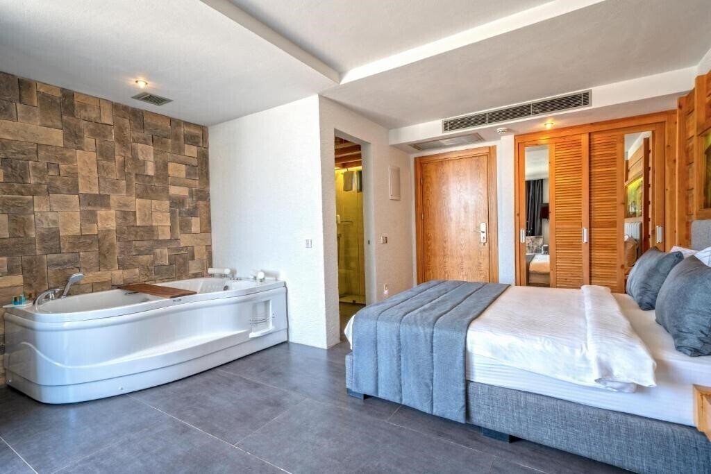Фотографія My Ella Boutique Hotel 3*