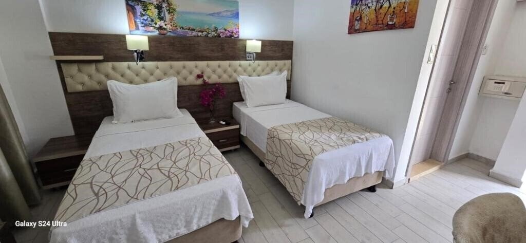 Отель Manuela Hotel 3*