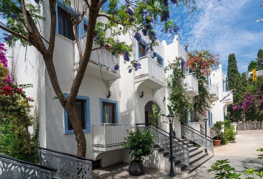 Отель Manuela Hotel 3*