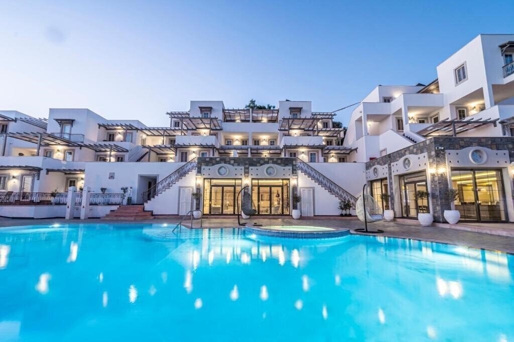 Отель Elementa Hotel 3*