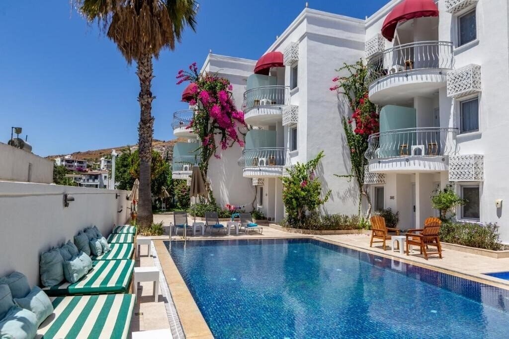 Отель La Brezza Suite & Hotel 3*