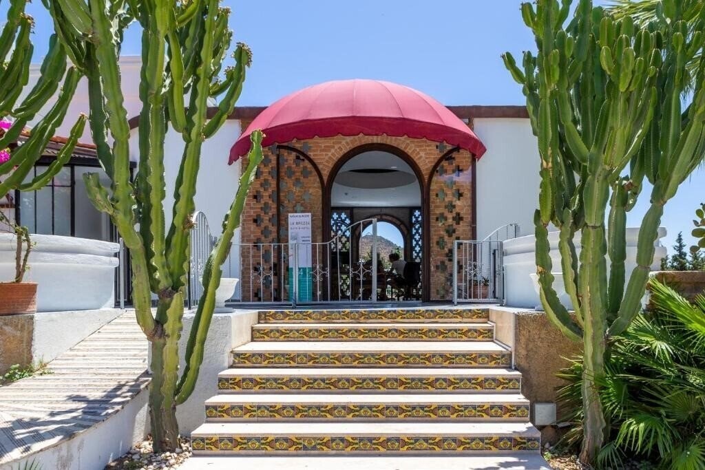 Картинка La Brezza Suite & Hotel 3*