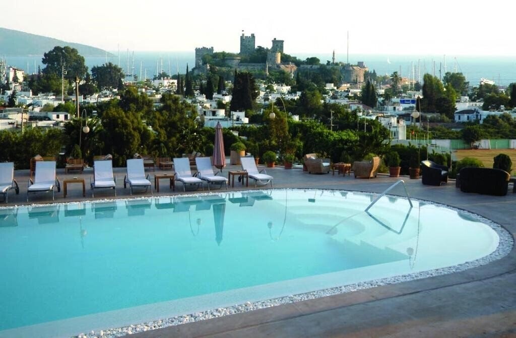 Готель Lvzz Residences 4*