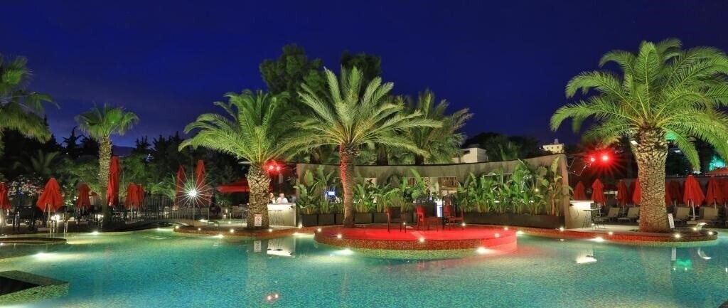 Изображение Very Chic Bodrum (ex. Very Chic Hotel, Magnific Hotel, Otium Senses Very Chic Hotel, Marvida Senses Very Chic, The Magnific) 5*