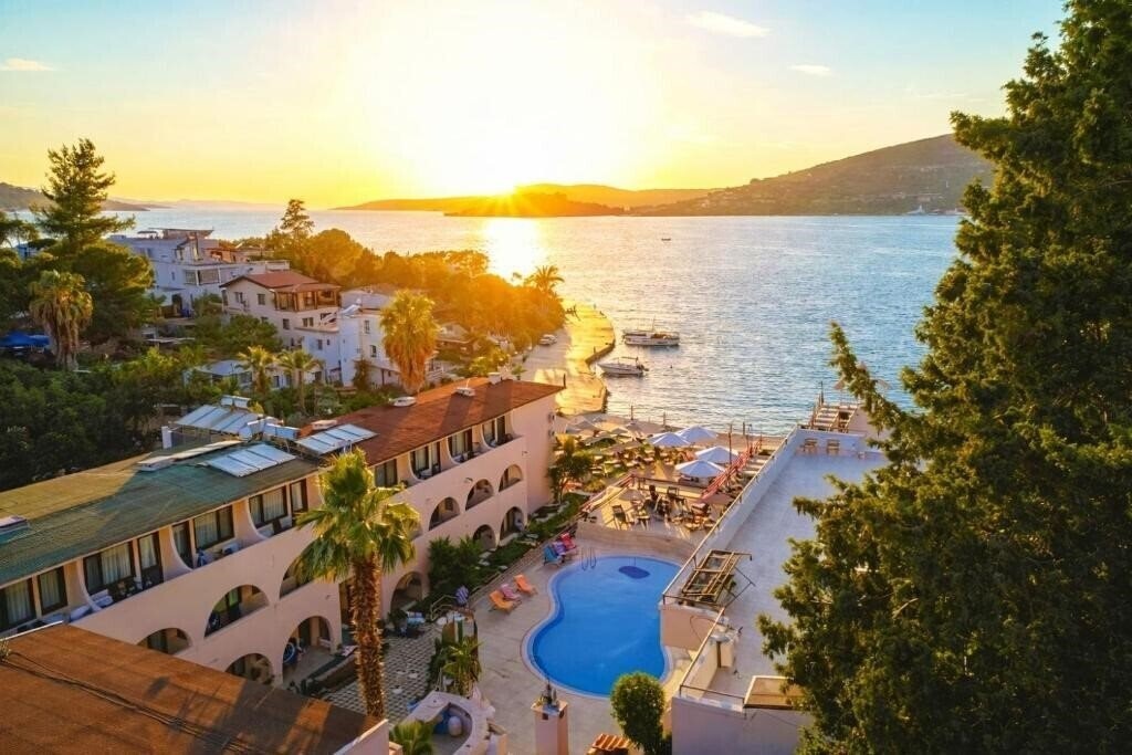 Готель Oscar Seaside Hotel & SPA 4*