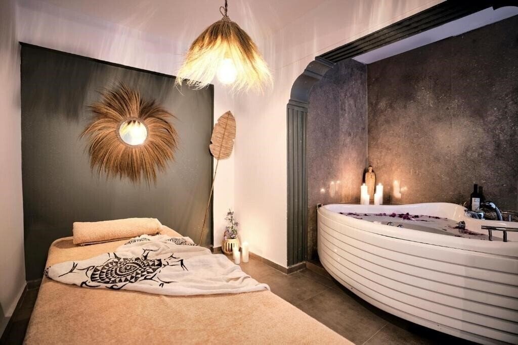 Фотографія Liman Hotel Gumusluk 3*