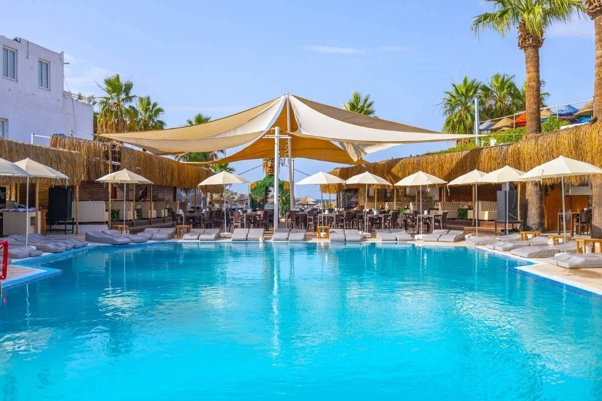 Отель Ladonia Hotels Leo Beach Resort 3*