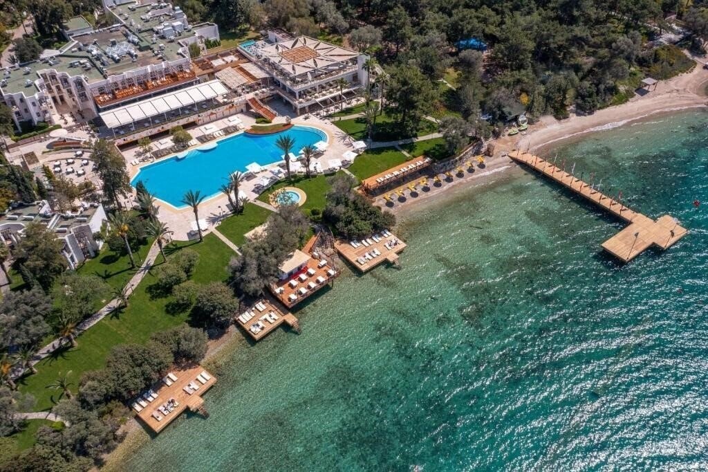 Отель DoubleTree by Hilton Bodrum Isil Club 5*