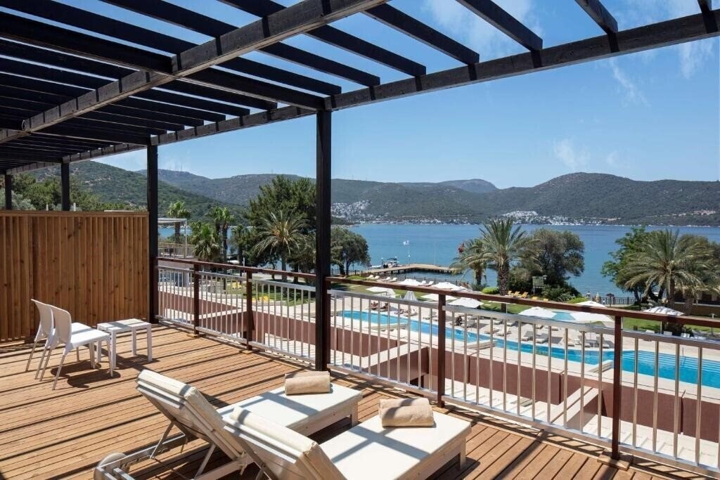 Фото DoubleTree by Hilton Bodrum Isil Club 5*
