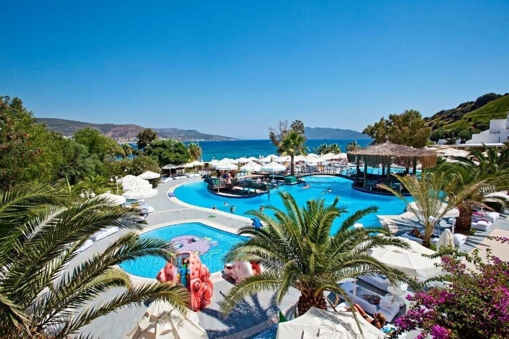 Готель Salmakis Beach Resort & SPA 5*