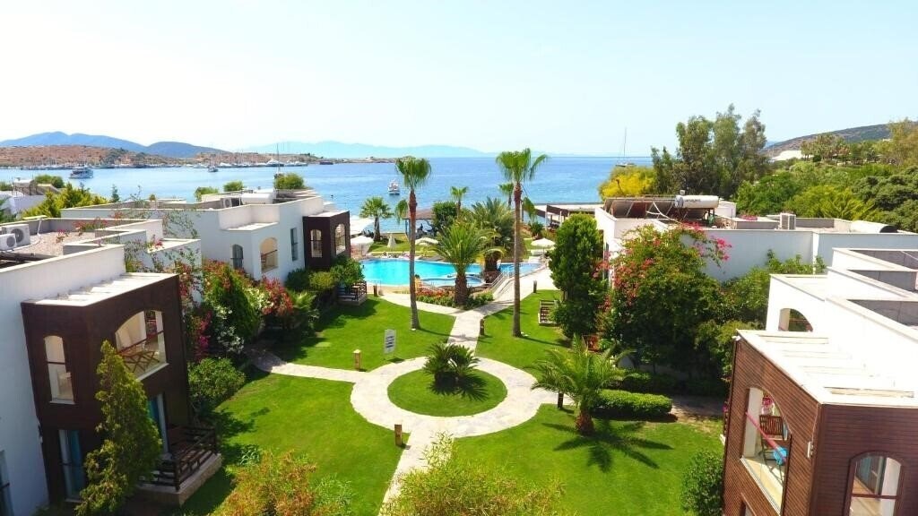 Отель The Luvi Boutique 4*