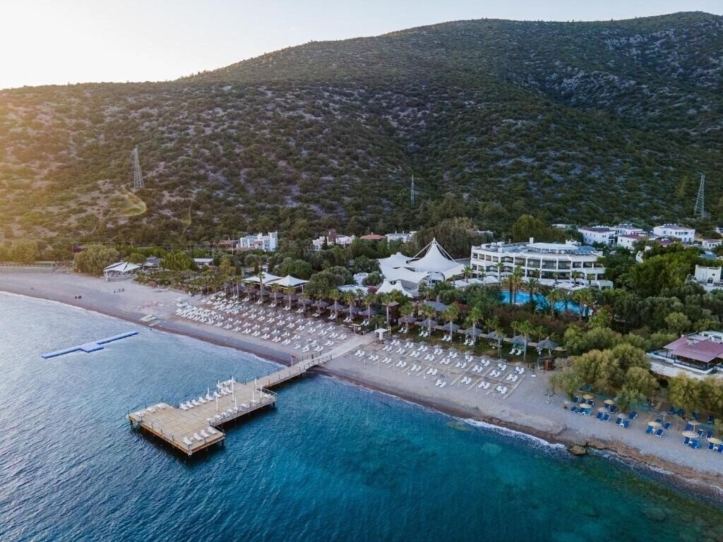 Готель Latanya Beach Resort Hotel 4*