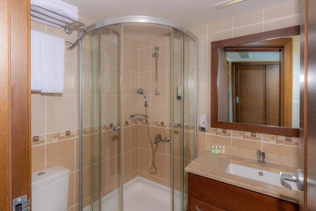 Фотографія Latanya Beach Resort Hotel 4*