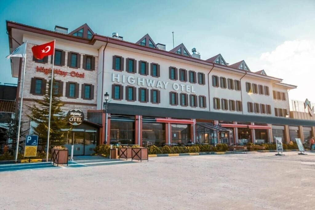Отель Highway Hotel 4*