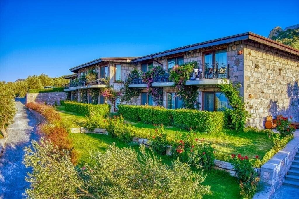 Готель Assos Dionysos Hotel 4*