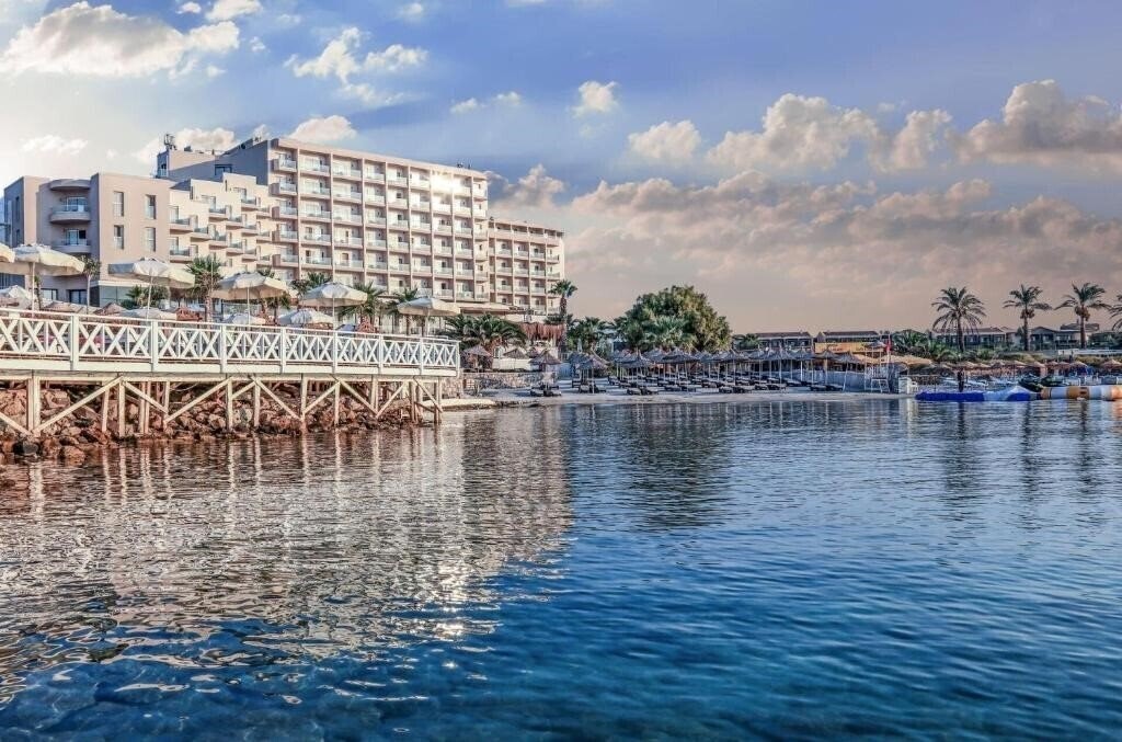 Отель D + Seya Beach Hotel 5*