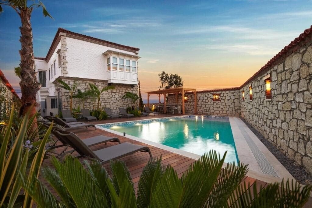 Готель Alacati Eritrina Otel Boutique 3*