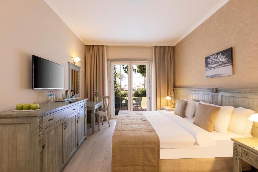 Фото Alacati Beach Resort 5*