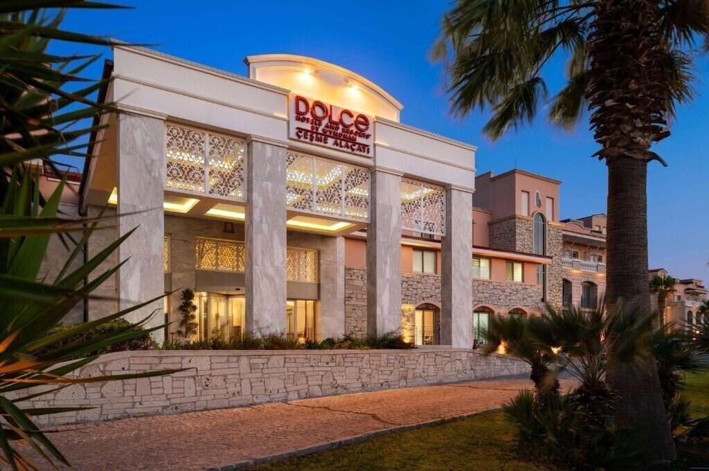 Готель Dolce by Wyndham Cesme Alacati (ex. Double Tree by Hilton Cesme Alacati Beach Resort, Porto Beach Resort Exclusive Alacati Boutique) 4*