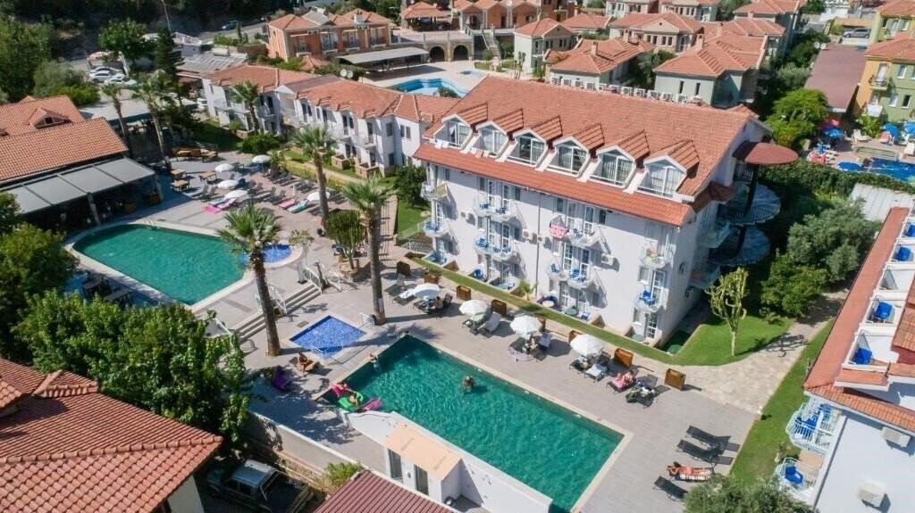 Готель Majestic Hotel 3*