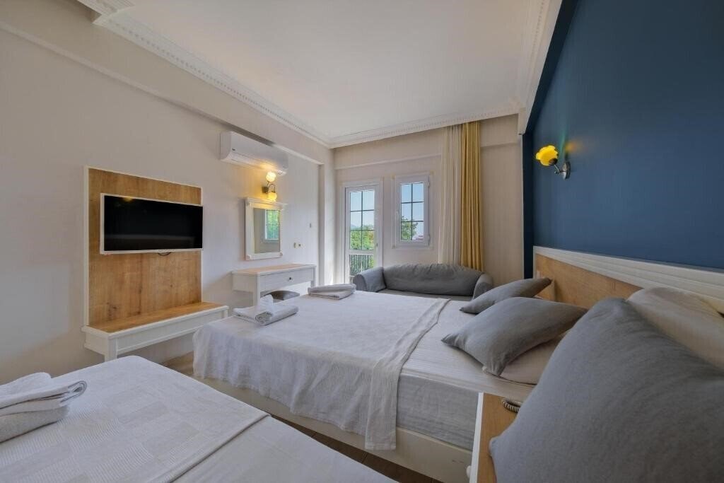 Фото Majestic Hotel 3*