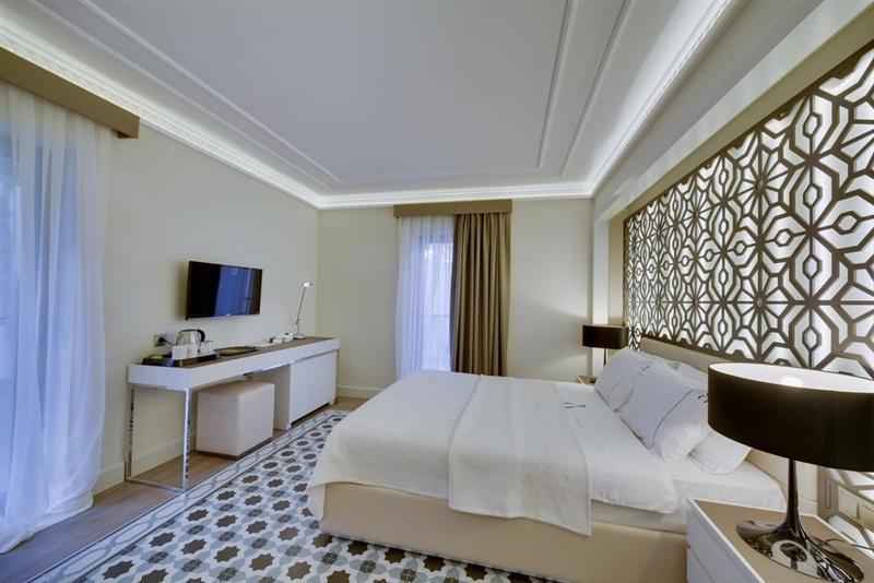 Фотографія The Roxy Luxury Nature 5*