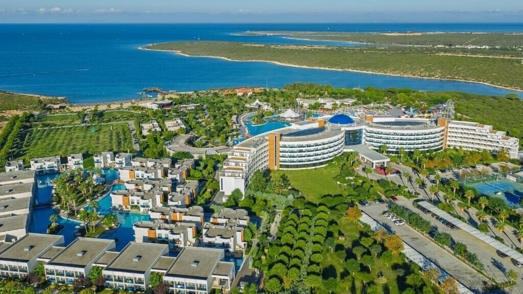 Отель Aquasis De Luxe Resort & Spa 5*
