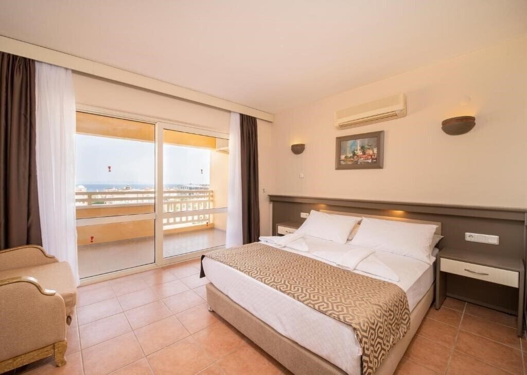 Фото Esra Hotel Family Suites 3*