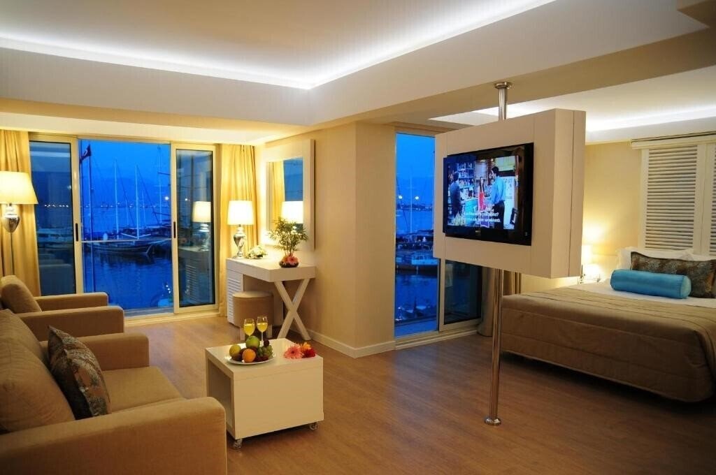 Готель Alesta Yacht 4*