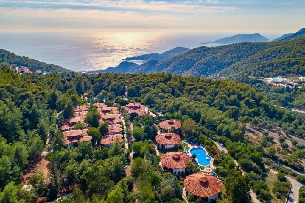 Готель Montana Pine Resort 4*